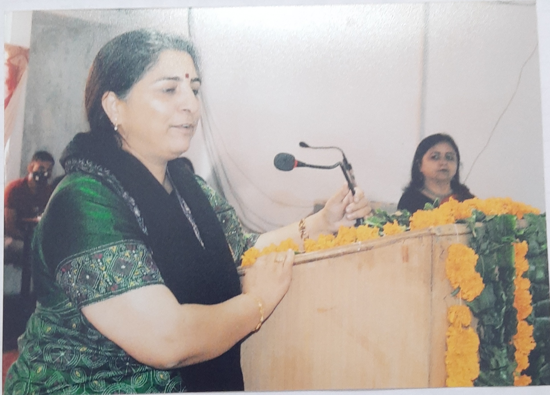 Chief guest  Dr. Arti Kashyap (Associate Professor  IIT Mandi ) addressing students on the occasion of celebration of world science day on 12th November 2021.
